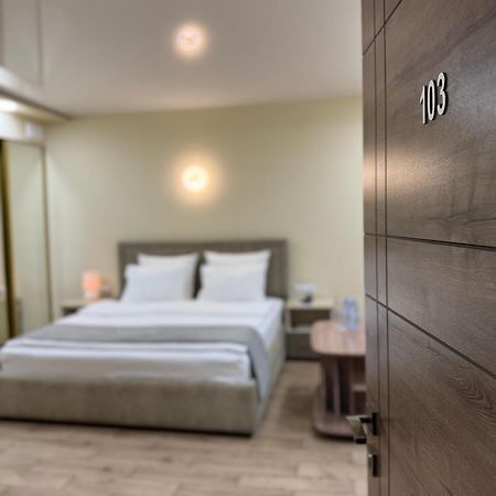 Central Hotel Гюмри Екстериор снимка