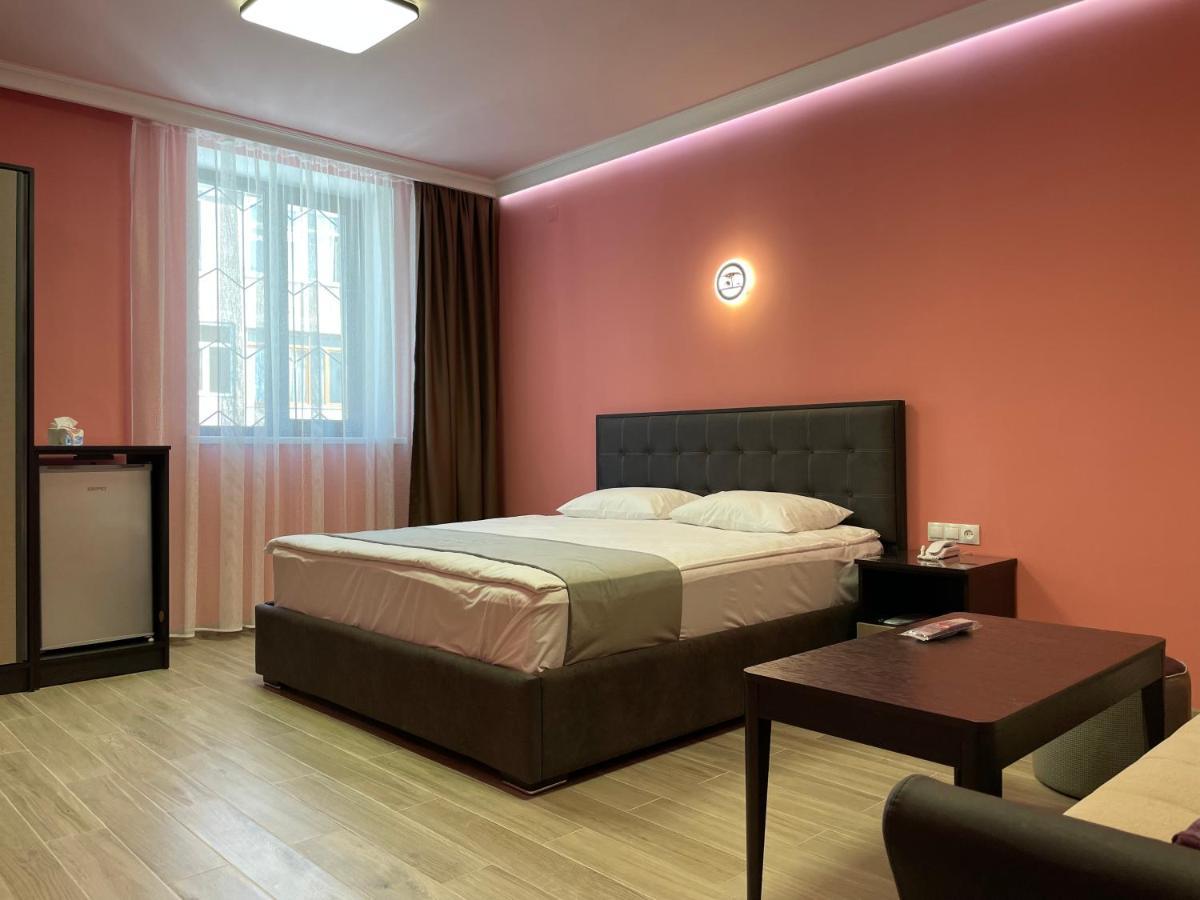 Central Hotel Гюмри Екстериор снимка