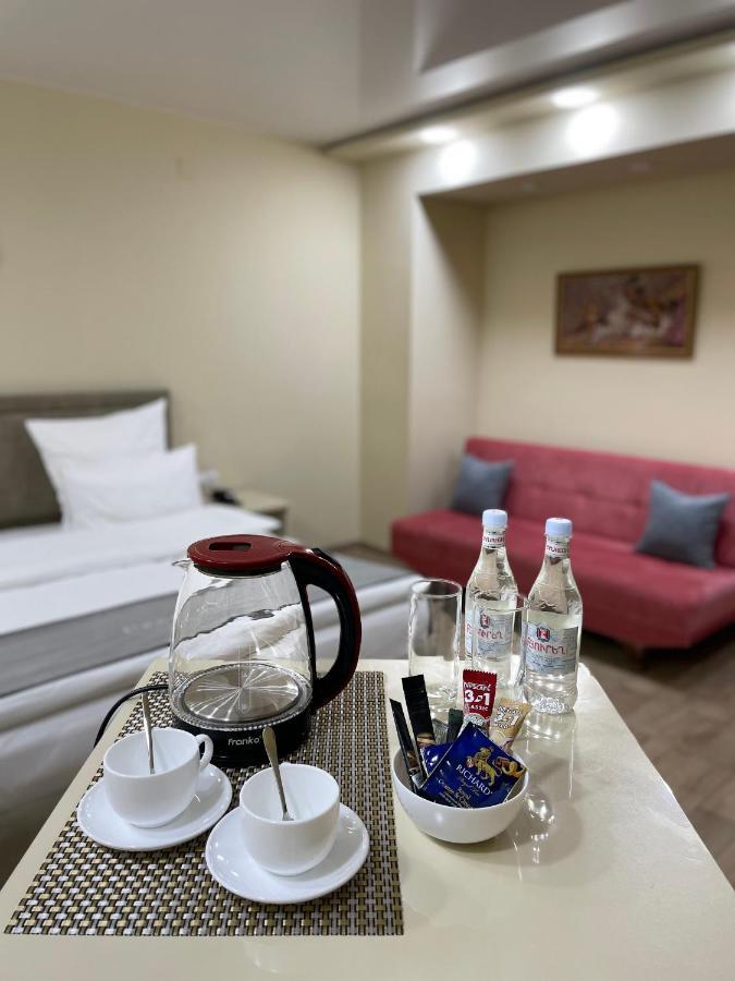 Central Hotel Гюмри Екстериор снимка