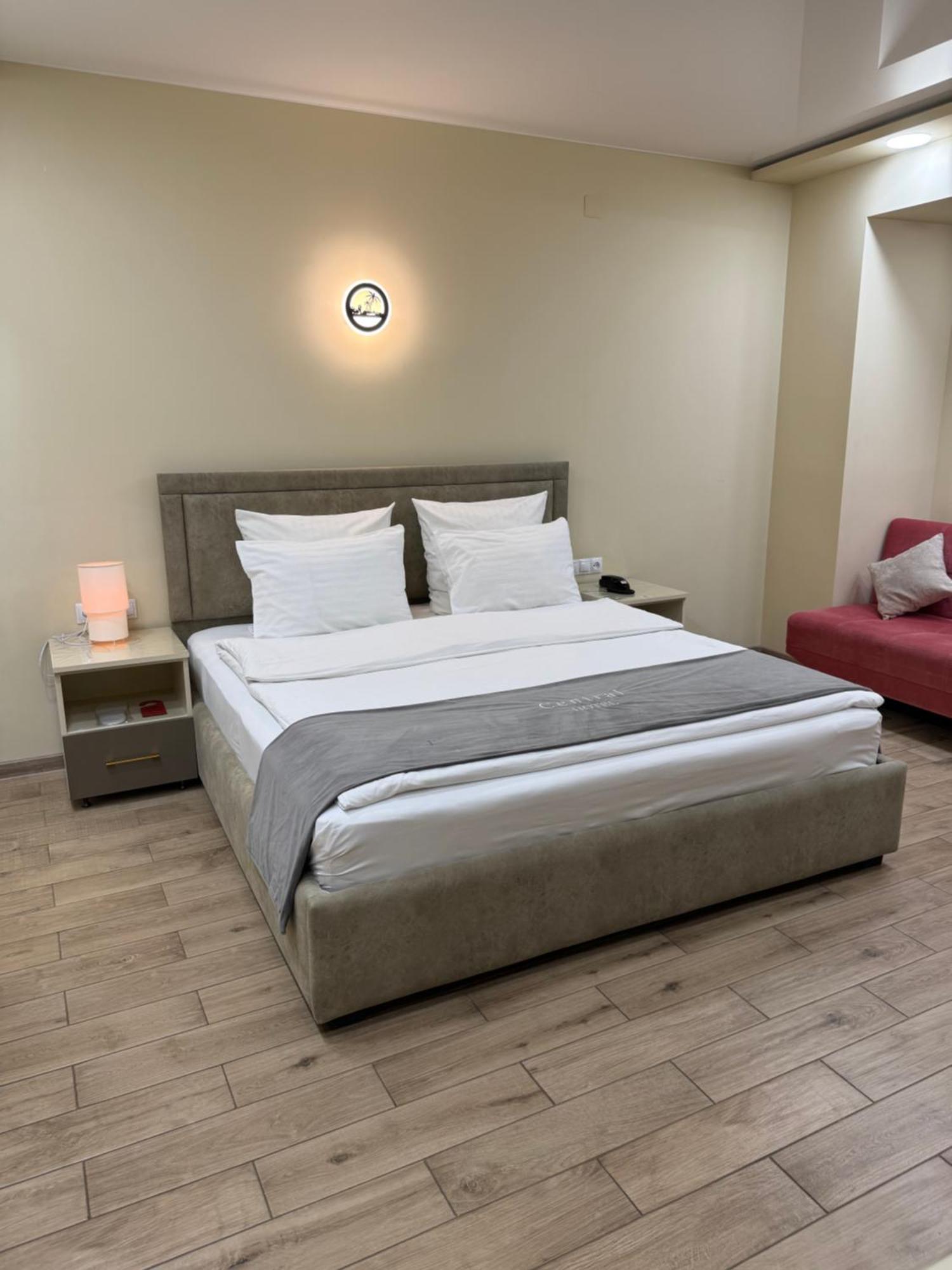 Central Hotel Гюмри Екстериор снимка