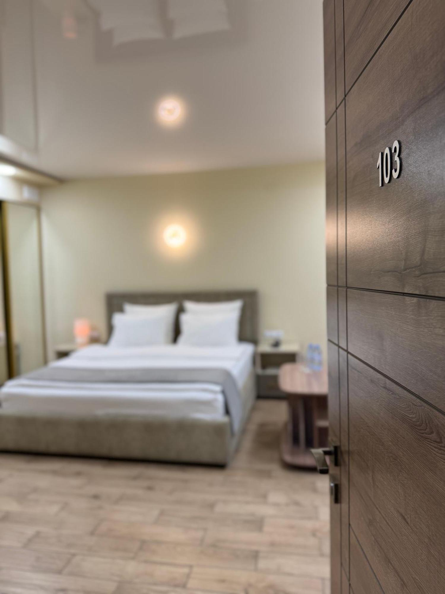 Central Hotel Гюмри Екстериор снимка