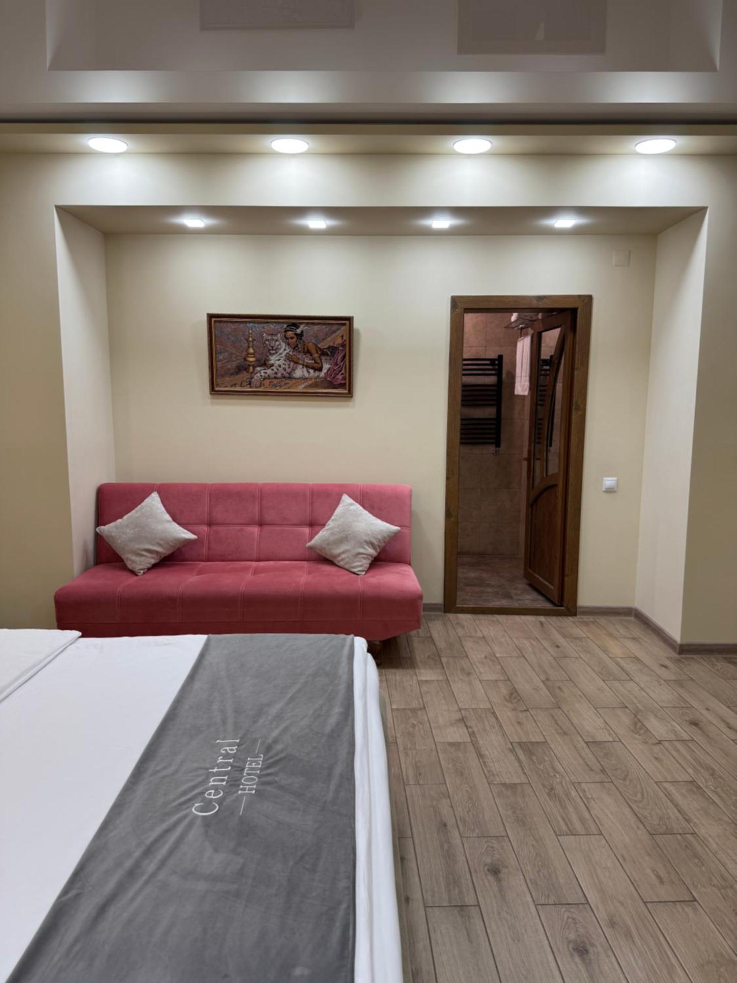 Central Hotel Гюмри Екстериор снимка